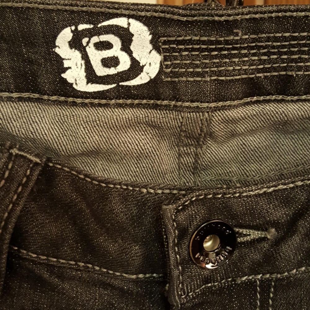 Bullhead Cropped Jeans - Picture 2 of 5